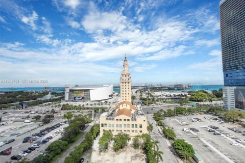 Condo in Miami, Florida, 1 bedroom  № 2181469 - photo 12