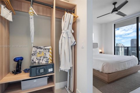 Condo in Miami, Florida, 1 bedroom  № 2181469 - photo 29