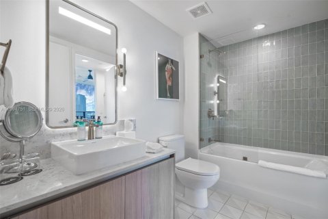 Condo in Miami, Florida, 1 bedroom  № 2181469 - photo 28
