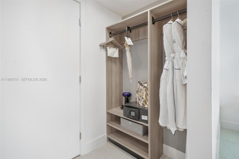 Condo in Miami, Florida, 1 bedroom  № 2181469 - photo 25