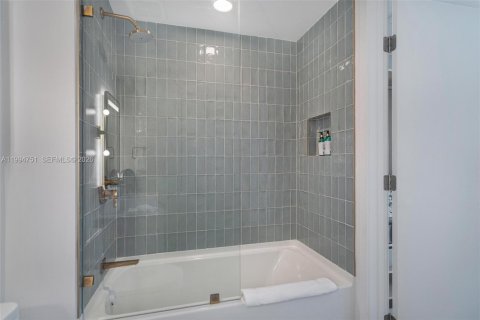 Condo in Miami, Florida, 1 bedroom  № 2181469 - photo 27