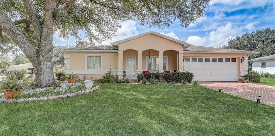 House in Ocala, Florida 3 bedrooms, 172.33 sq.m. № 1884821