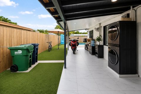Casa en venta en Miami, Florida, 4 dormitorios, 196.49 m2 № 2084500 - foto 18