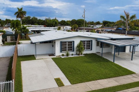 Casa en venta en Miami, Florida, 4 dormitorios, 196.49 m2 № 2084500 - foto 23