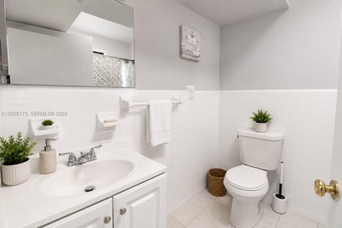 Casa en venta en Miami, Florida, 4 dormitorios, 196.49 m2 № 2084500 - foto 4