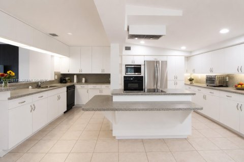 Casa en venta en Miami, Florida, 4 dormitorios, 196.49 m2 № 2084500 - foto 2
