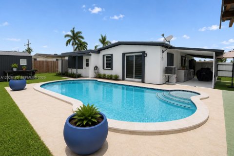 Casa en venta en Miami, Florida, 4 dormitorios, 196.49 m2 № 2084500 - foto 20