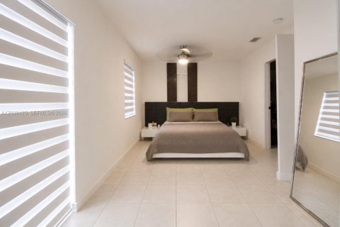 Casa en venta en Miami, Florida, 4 dormitorios, 196.49 m2 № 2084500 - foto 5