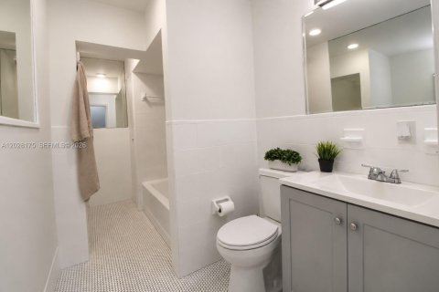 Casa en venta en Miami, Florida, 4 dormitorios, 196.49 m2 № 2084500 - foto 11