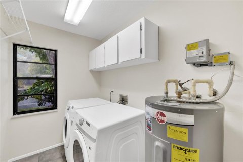 House in Sarasota, Florida 2 bedrooms, 111.85 sq.m. № 2142709 - photo 11