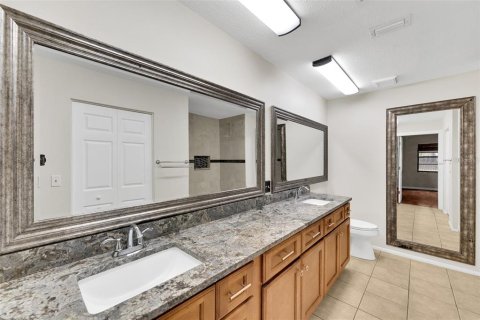 House in Sarasota, Florida 2 bedrooms, 111.85 sq.m. № 2142709 - photo 25