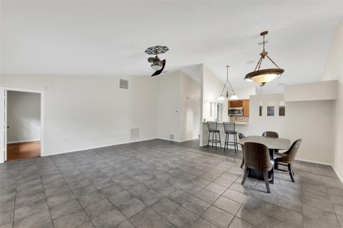 House in Sarasota, Florida 2 bedrooms, 111.85 sq.m. № 2142709 - photo 21