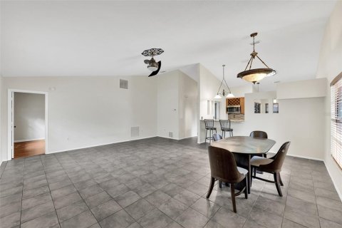 House in Sarasota, Florida 2 bedrooms, 111.85 sq.m. № 2142709 - photo 18