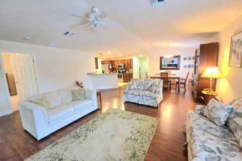 House in St. Lucie, Florida 2 bedrooms, 137.68 sq.m. № 2245570 - photo 2