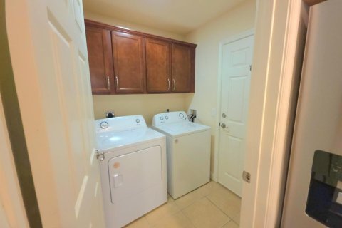 House in St. Lucie, Florida 2 bedrooms, 137.68 sq.m. № 2245570 - photo 25