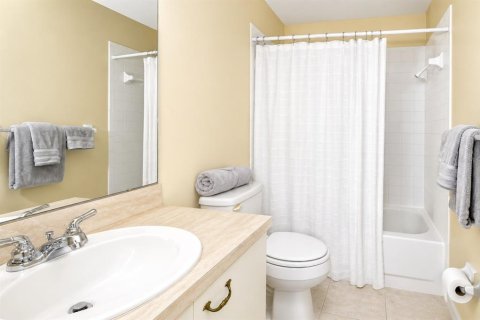Condo in Punta Gorda, Florida, 2 bedrooms № 2232267 - photo 13