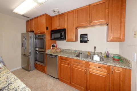 Condo in Punta Gorda, Florida, 2 bedrooms № 2232267 - photo 25