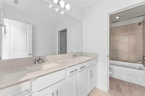 Купить виллу или дом в Аполло-Бич, Флорида 9 комнат, 213.12м2, № 2208010 - фото 17