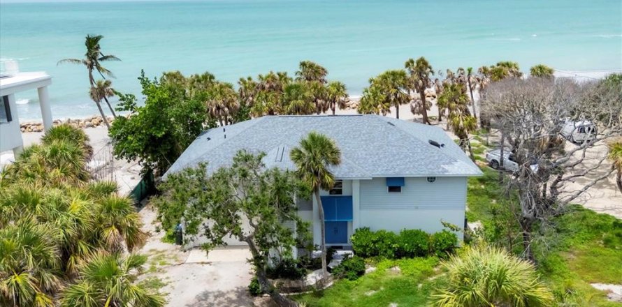 House in Englewood, Florida 3 bedrooms, 193.05 sq.m. № 1775395