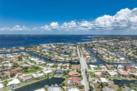 Casa en venta en Punta Gorda, Florida, 4 dormitorios, 225.38 m2 № 2150934 - foto 3