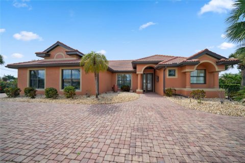 Casa en Punta Gorda, Florida 4 dormitorios, 225.38 m2 № 2150934