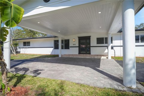 Casa en venta en Palmetto Bay, Florida, 5 dormitorios, 210.52 m2 № 2002225 - foto 4