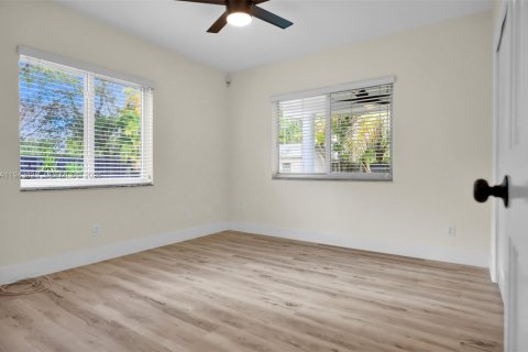 Casa en venta en Palmetto Bay, Florida, 5 dormitorios, 210.52 m2 № 2002225 - foto 27