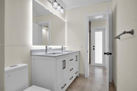 Casa en venta en Palmetto Bay, Florida, 5 dormitorios, 210.52 m2 № 2002225 - foto 23