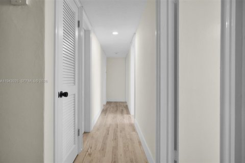 Casa en venta en Palmetto Bay, Florida, 5 dormitorios, 210.52 m2 № 2002225 - foto 18