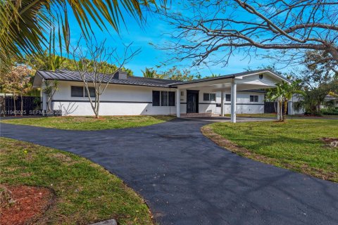 Casa en venta en Palmetto Bay, Florida, 5 dormitorios, 210.52 m2 № 2002225 - foto 2