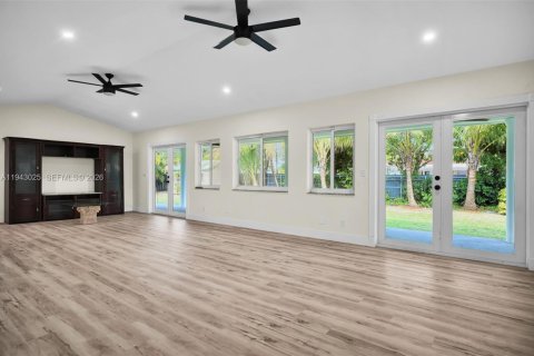 Casa en venta en Palmetto Bay, Florida, 5 dormitorios, 210.52 m2 № 2002225 - foto 17