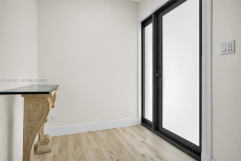 Casa en venta en Palmetto Bay, Florida, 5 dormitorios, 210.52 m2 № 2002225 - foto 5