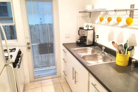 Condo in Miami Beach, Florida № 1958391 - photo 11