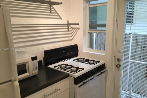 Condo in Miami Beach, Florida № 1958391 - photo 13