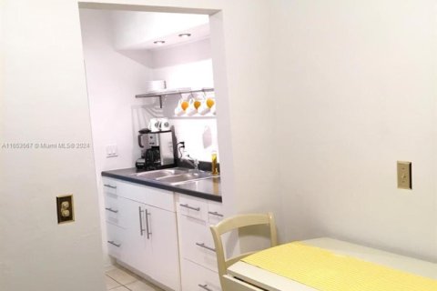 Condo in Miami Beach, Florida № 1958391 - photo 10