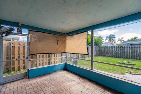Villa ou maison à vendre à Sunrise, Floride: 2 chambres, 116.78 m2 № 1951128 - photo 22