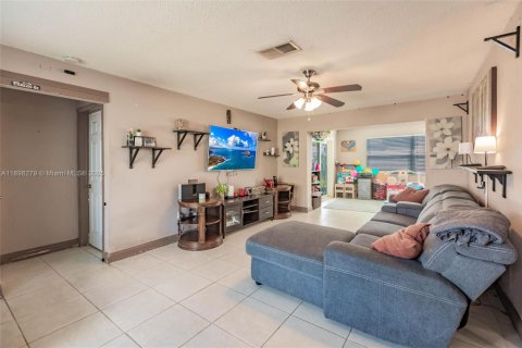 Villa ou maison à vendre à Sunrise, Floride: 2 chambres, 116.78 m2 № 1951128 - photo 10