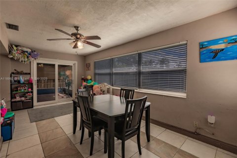 Villa ou maison à vendre à Sunrise, Floride: 2 chambres, 116.78 m2 № 1951128 - photo 11