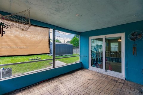 Villa ou maison à vendre à Sunrise, Floride: 2 chambres, 116.78 m2 № 1951128 - photo 23