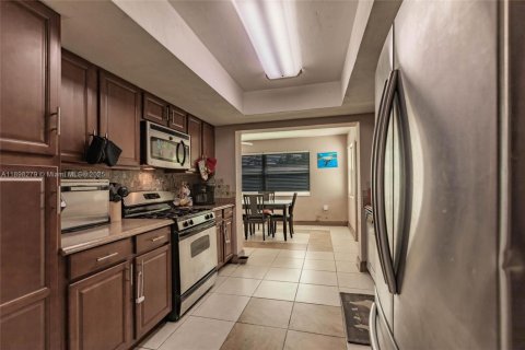 Villa ou maison à vendre à Sunrise, Floride: 2 chambres, 116.78 m2 № 1951128 - photo 16