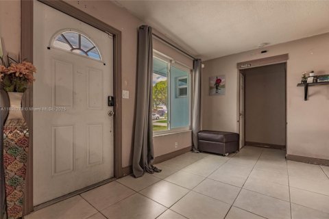 Villa ou maison à vendre à Sunrise, Floride: 2 chambres, 116.78 m2 № 1951128 - photo 9