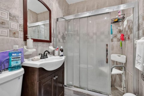 Villa ou maison à vendre à North Miami, Floride: 3 chambres, 211.45 m2 № 2431342 - photo 19