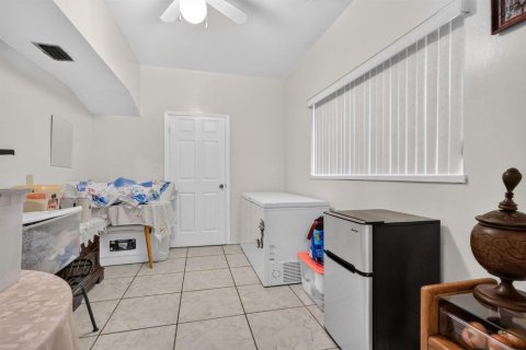 Villa ou maison à vendre à North Miami, Floride: 3 chambres, 211.45 m2 № 2431342 - photo 12