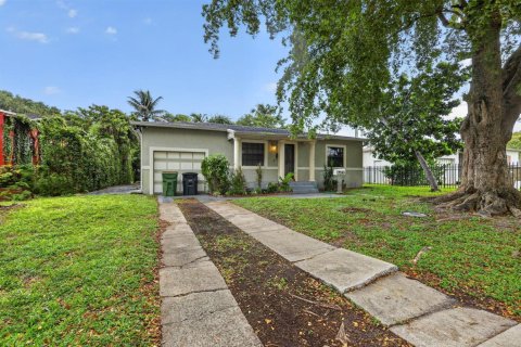 Villa ou maison à vendre à North Miami, Floride: 3 chambres, 211.45 m2 № 2431342 - photo 2