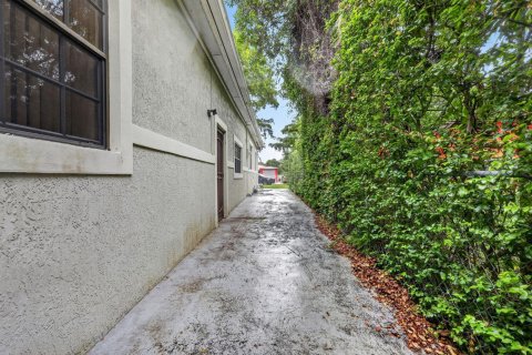 Villa ou maison à vendre à North Miami, Floride: 3 chambres, 211.45 m2 № 2431342 - photo 25