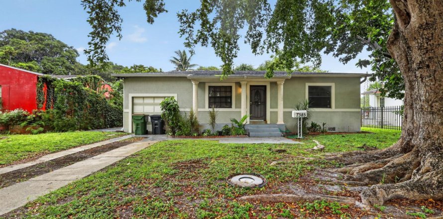 Villa ou maison à North Miami, Floride 3 chambres, 211.45 m2 № 2431342