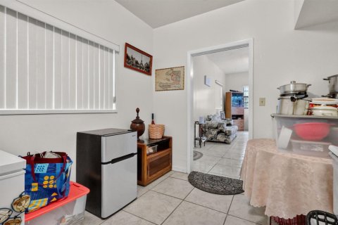 Villa ou maison à vendre à North Miami, Floride: 3 chambres, 211.45 m2 № 2431342 - photo 13