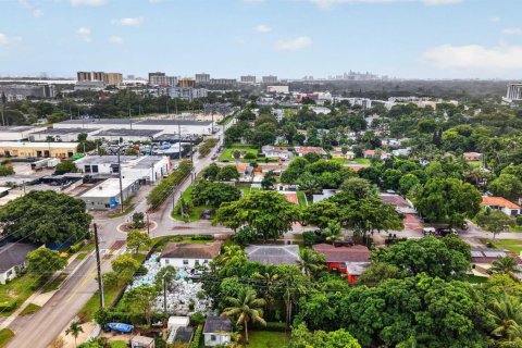 Villa ou maison à vendre à North Miami, Floride: 3 chambres, 211.45 m2 № 2431342 - photo 7