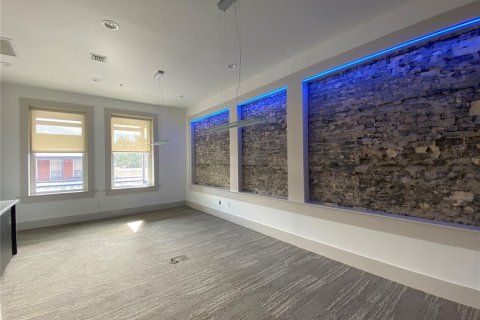 Propiedad comercial en alquiler en Tampa, Florida, 569.68 m2 № 1622051 - foto 13