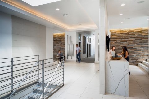 Propiedad comercial en alquiler en Tampa, Florida, 569.68 m2 № 1622051 - foto 5